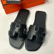 Load image into Gallery viewer, HERMES SANDAL / BLACK
