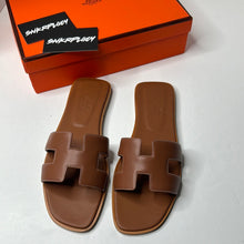 Load image into Gallery viewer, HERMES SANDAL / BEIGE
