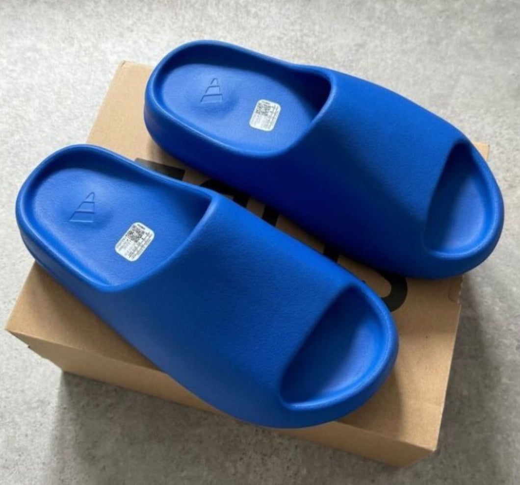 YEEZY SLIDE “AZURE”