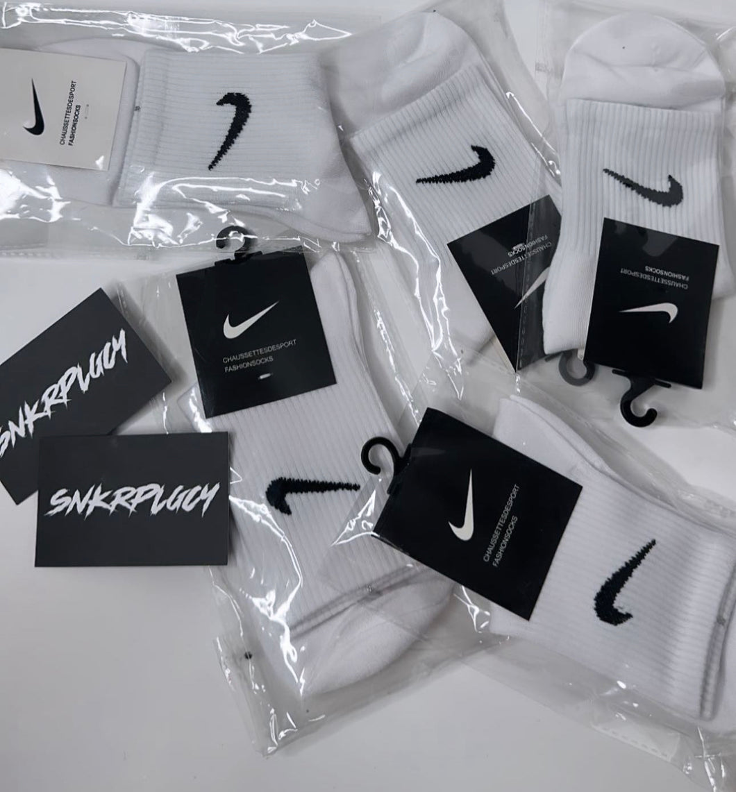 NIKE SWOOSH WHITE SOCKS