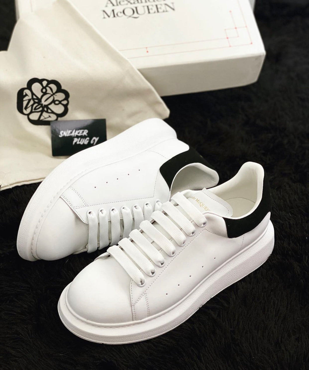 ALEXANDER MCQUEEN OVERSIZED SNEAKER WHITE/BLACK (SUEDE CALF)