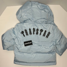 Load image into Gallery viewer, TRAPSTAR IRONGATE PUFFER JACKET (CROP WOMEN)
