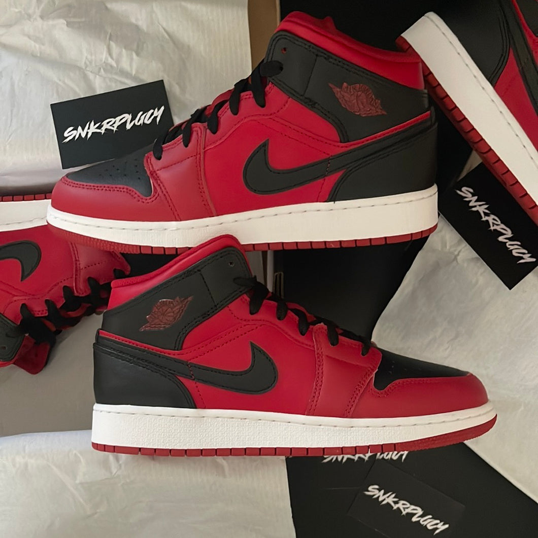 AIR JORDAN 1 MID “REVERSE BRED”