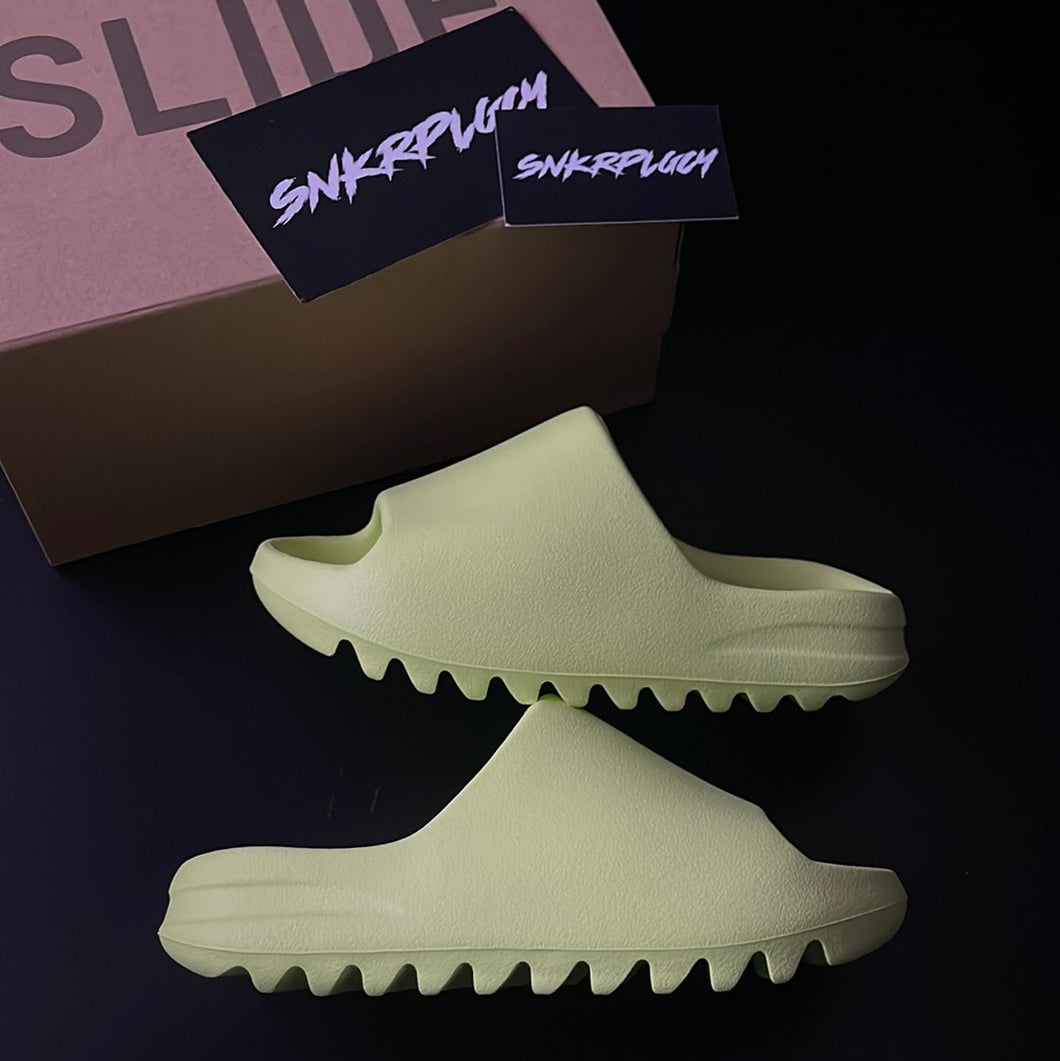 YEEZY SLIDE “GLOW GREEN”