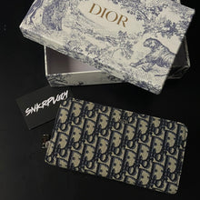 Load image into Gallery viewer, DIOR ZIPPED LONG WALLET
